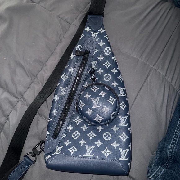 Louis Vuitton sling bag - Picture 1 of 2